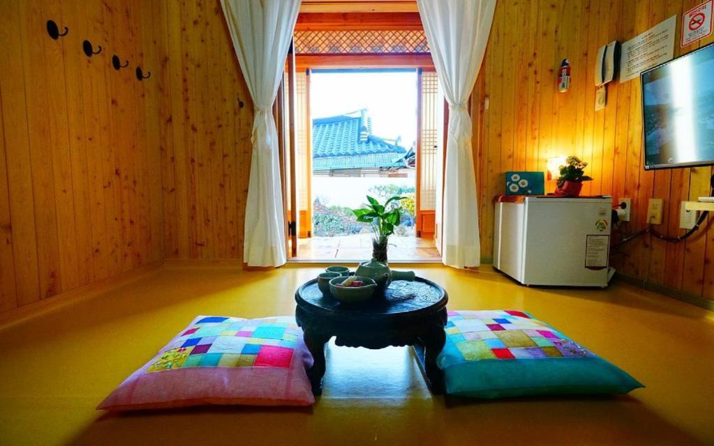 Full Of Love Guesthouse Jeonju Extérieur photo