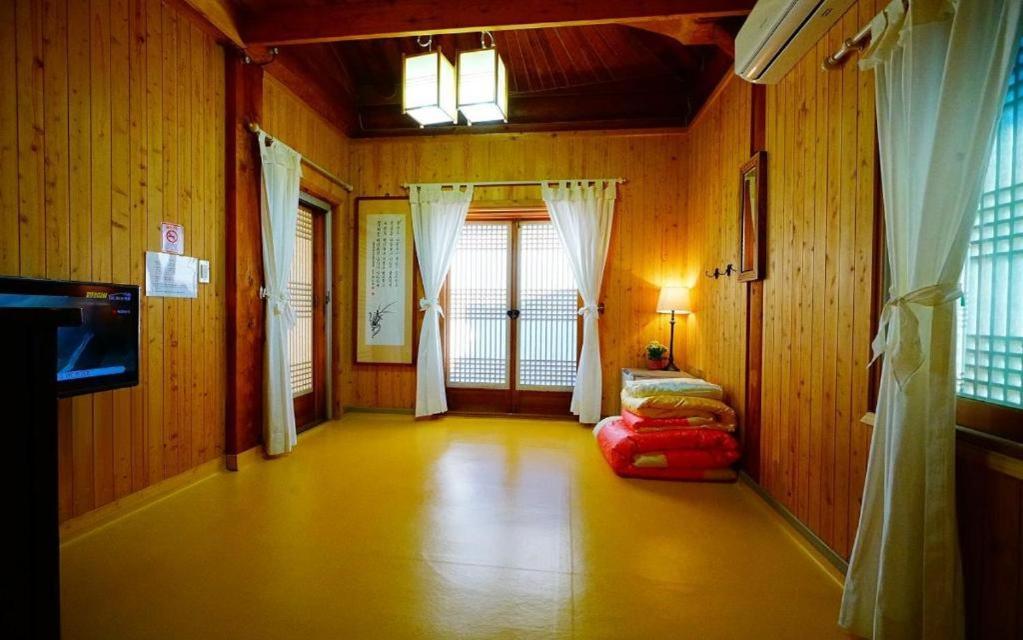 Full Of Love Guesthouse Jeonju Extérieur photo